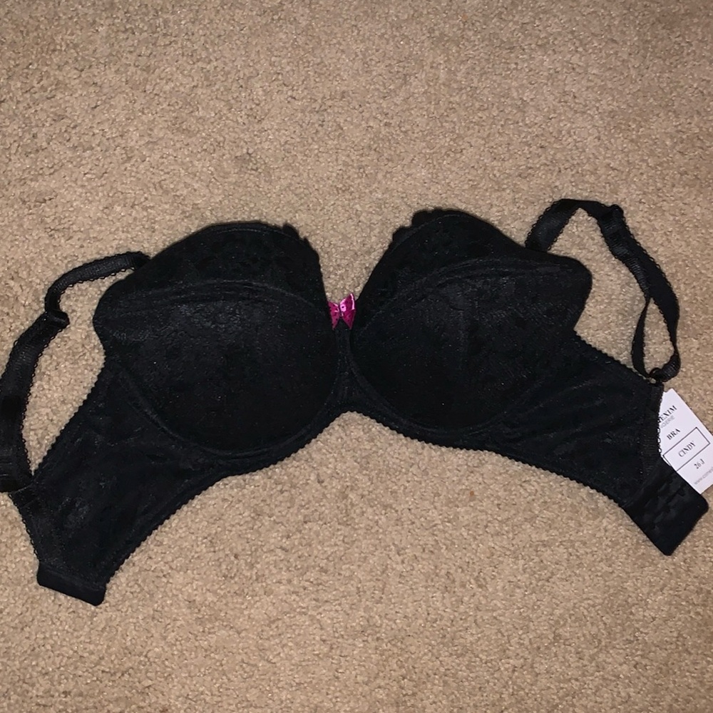 26J “Cindy” Comexim black lace bra
